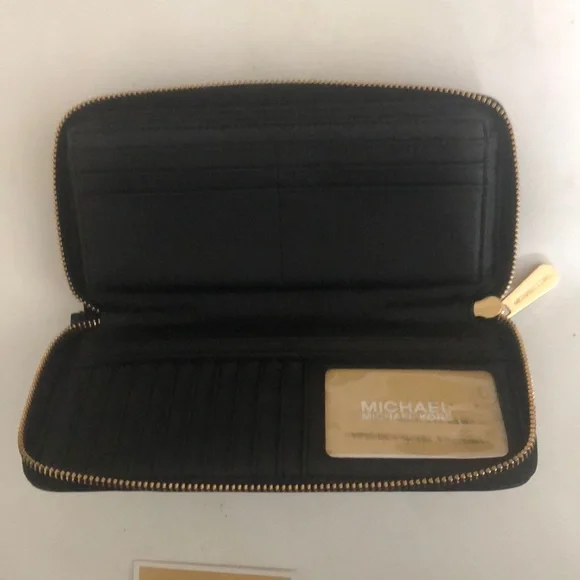 Michael Kors Wallet Black L Jet Set Traveler Logo Continental Wristlet Gold Deta - Picture 11 of 13